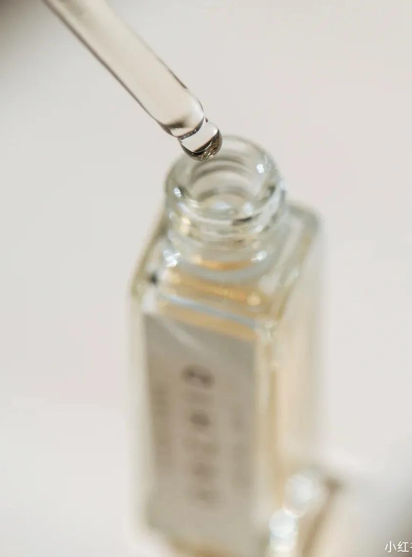 别换粉底了，卡粉真不是它的问题