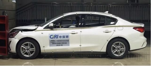 到底什么样的车省油又安全,全新福克斯通过性测试