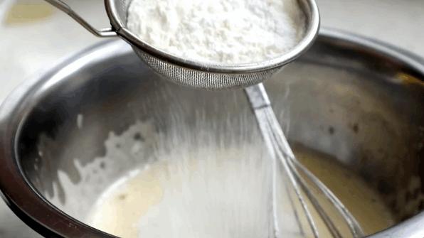 怎样做蛋糕又松又软不塌,做蛋糕蓬松不塌的方法