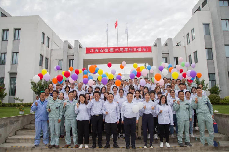 豪沃th7危化品牵引车,豪沃t7h燃气版危化品牵引车