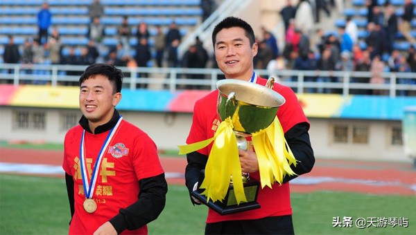 青岛获得几次中超冠军,青岛蝉联冠军