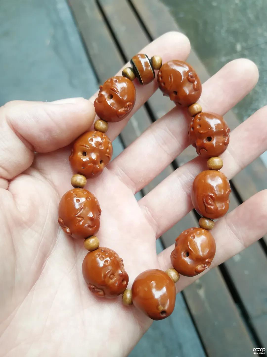 他试了一瓶“印度神油”,盘串6年,包浆妙啊