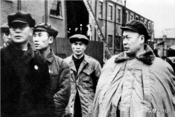 蒋机轰炸上海，毛主席请斯大林出兵，苏军秘密支援，痛打敌机