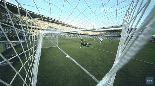 不懂物理的裁判造成世界杯经典冤案，物理学家发现了球的奇特运动