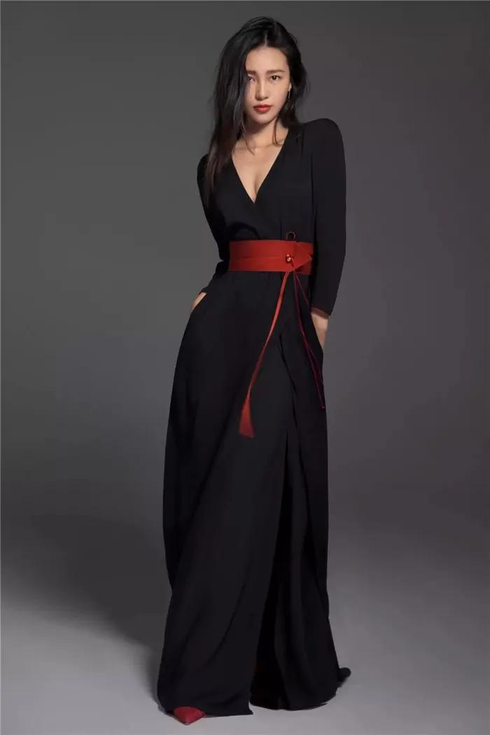 陈漫代言粉红丝带图片,陈漫代言了什么品牌衣服