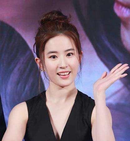 空气刘海怎么让头发蓬松,怎么把八字刘海打理蓬松