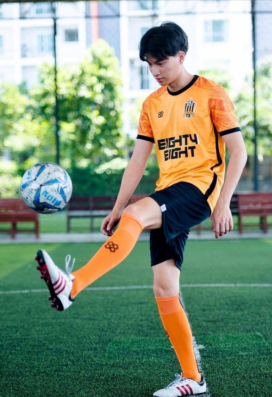 足球少年糕卡娜：热爱足球的他快乐无比