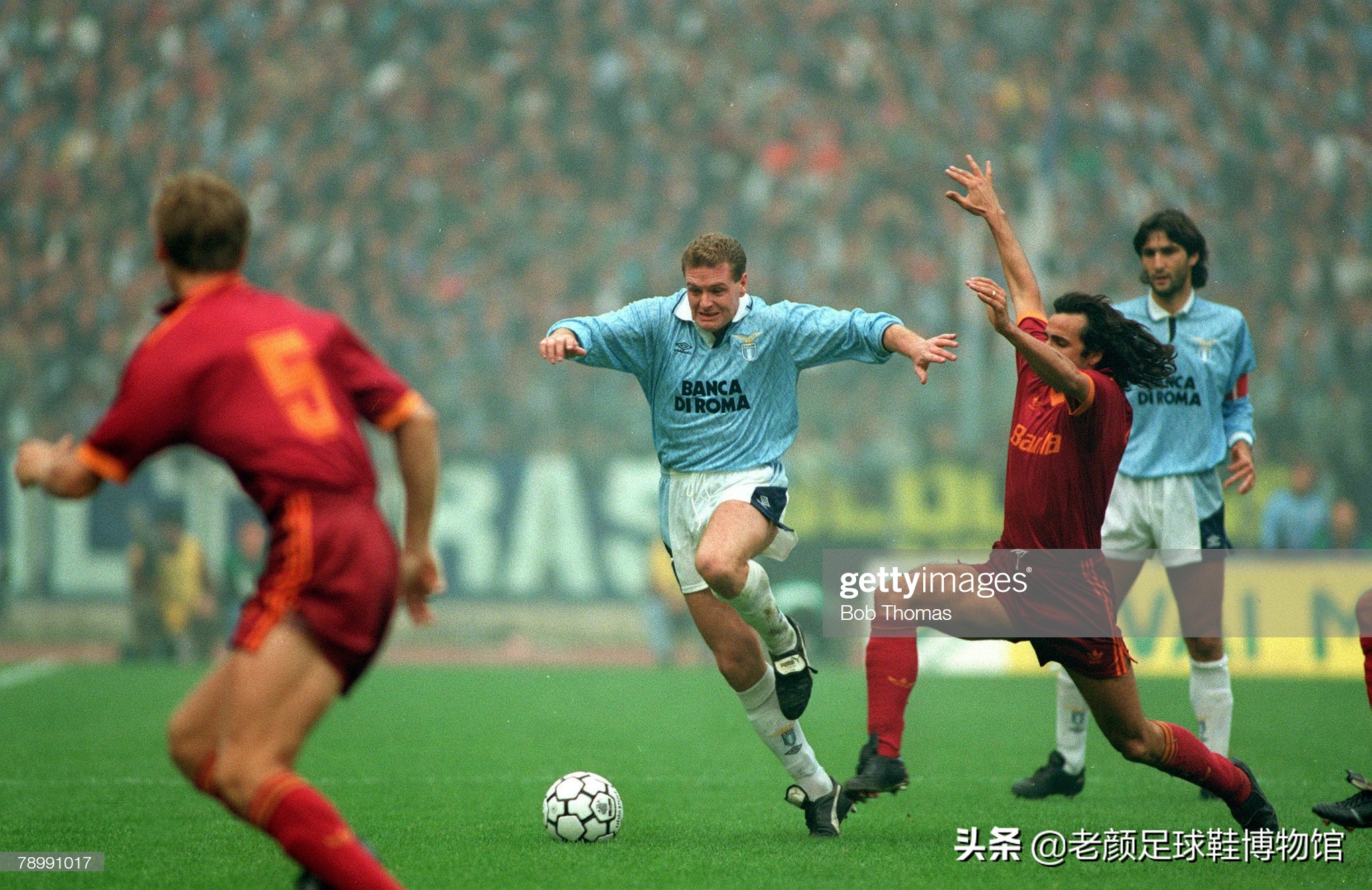 破产酒鬼的球鞋拍卖值6万，加图索的恩人名字成为香港路名