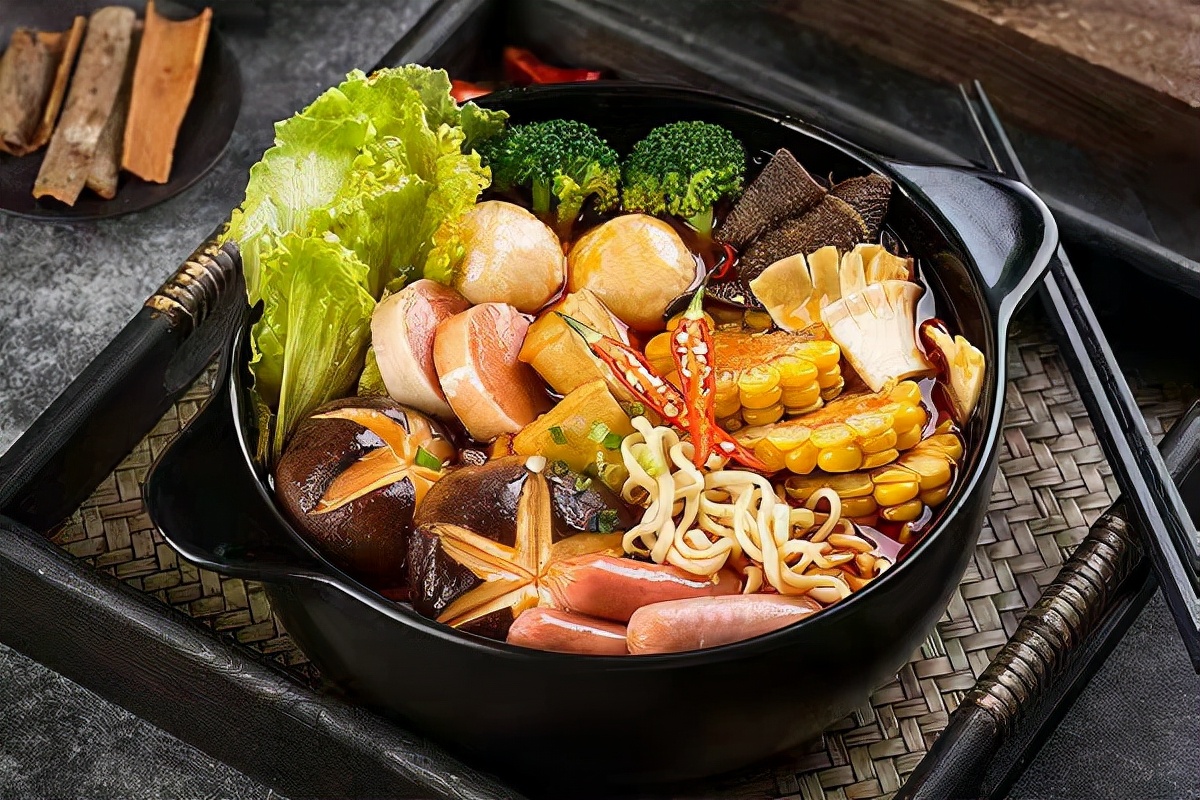 吃麻辣烫必点荤菜,吃麻辣烫里面的菜品