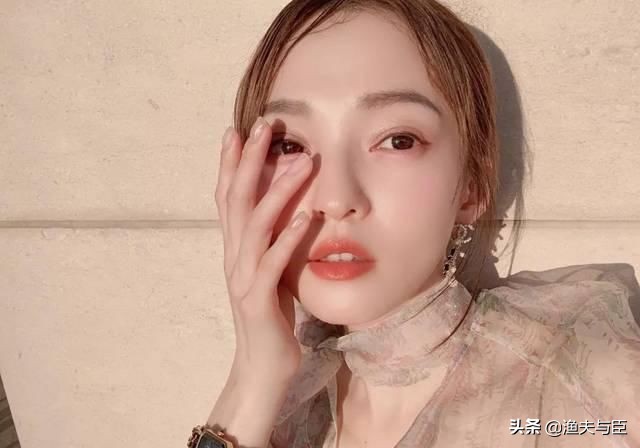 “过气”十年，凭什么她发个问号也能上热搜？