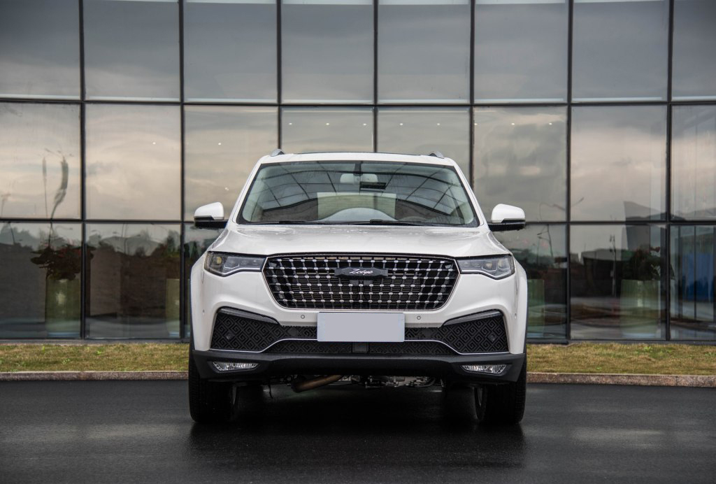 保时捷新款30万左右内饰方向盘,保时捷车的方向盘有几种