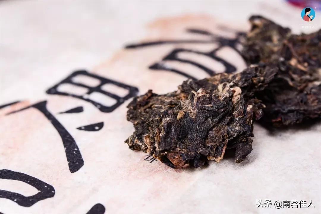 偷得浮生半日闲与君同饮一壶茶,花间浅酌一壶酒浮生偷得半日闲