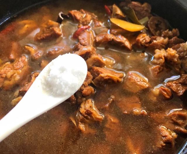 番茄土豆炖牛肉怎么做好吃又烂,土豆番茄牛肉片的家常做法