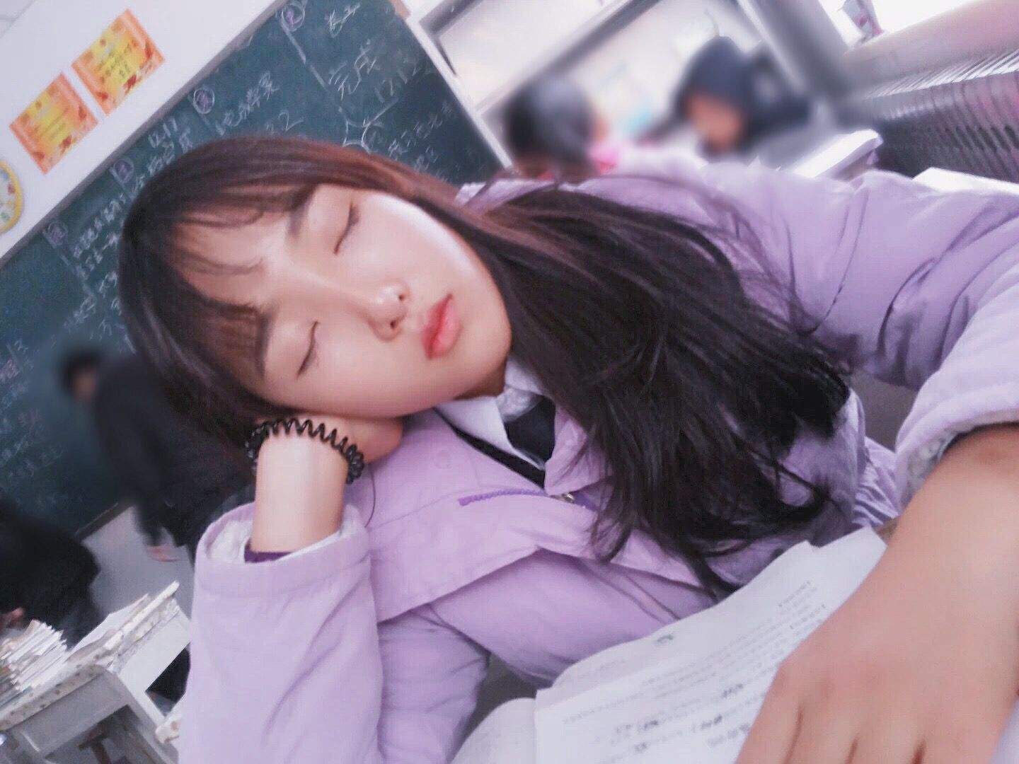 上课经常犯困有什么办法醒脑,上课老是打盹如何提神