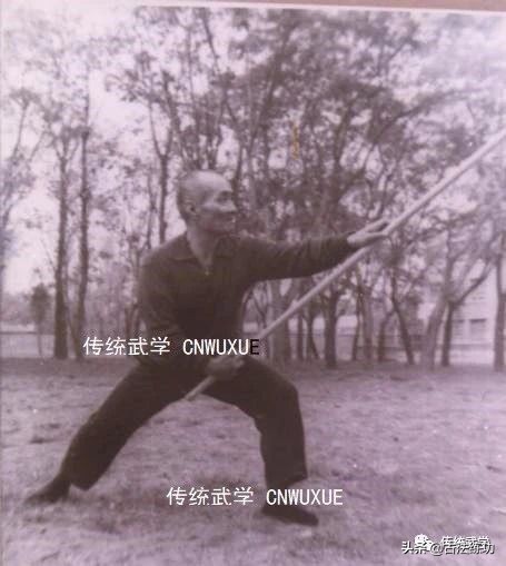 站桩要诀,站桩时身体要上下起伏吗