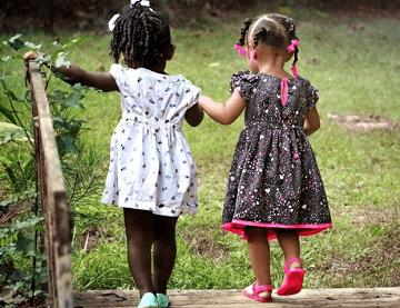 朗朗上口的双胞胎名字,好听的双胞胎女孩名字