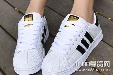 怎样辨别阿迪达斯贝壳头的真假,阿迪达斯贝壳头可以水洗吗