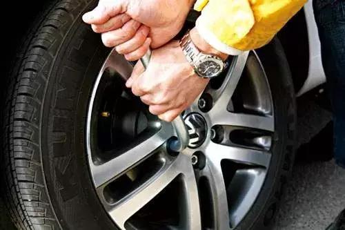 自驾游路上车子出故障了怎么办,自驾游车辆故障怎么求助