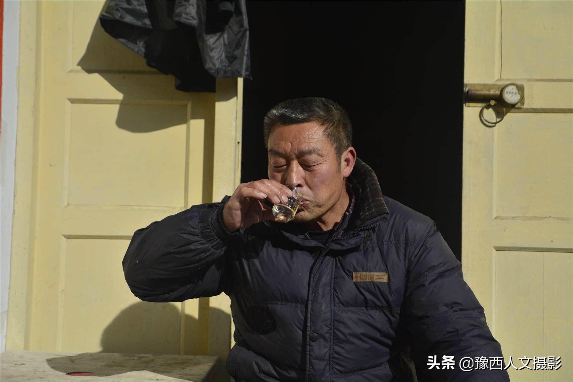 农村大叔酿酒五粮液,栾川自酿五粮液