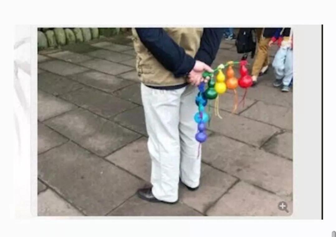 你打扫卫生时看到女客人正在洗澡，她也看到了你，这时你会干什么