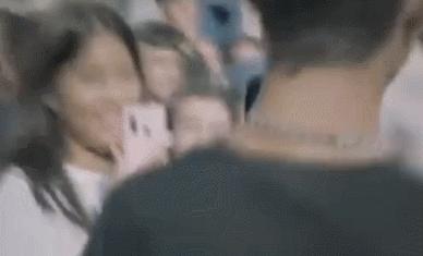 34岁c罗再次演绎暴力1v5过人,c罗第一次扮演街头流浪汉踢足球