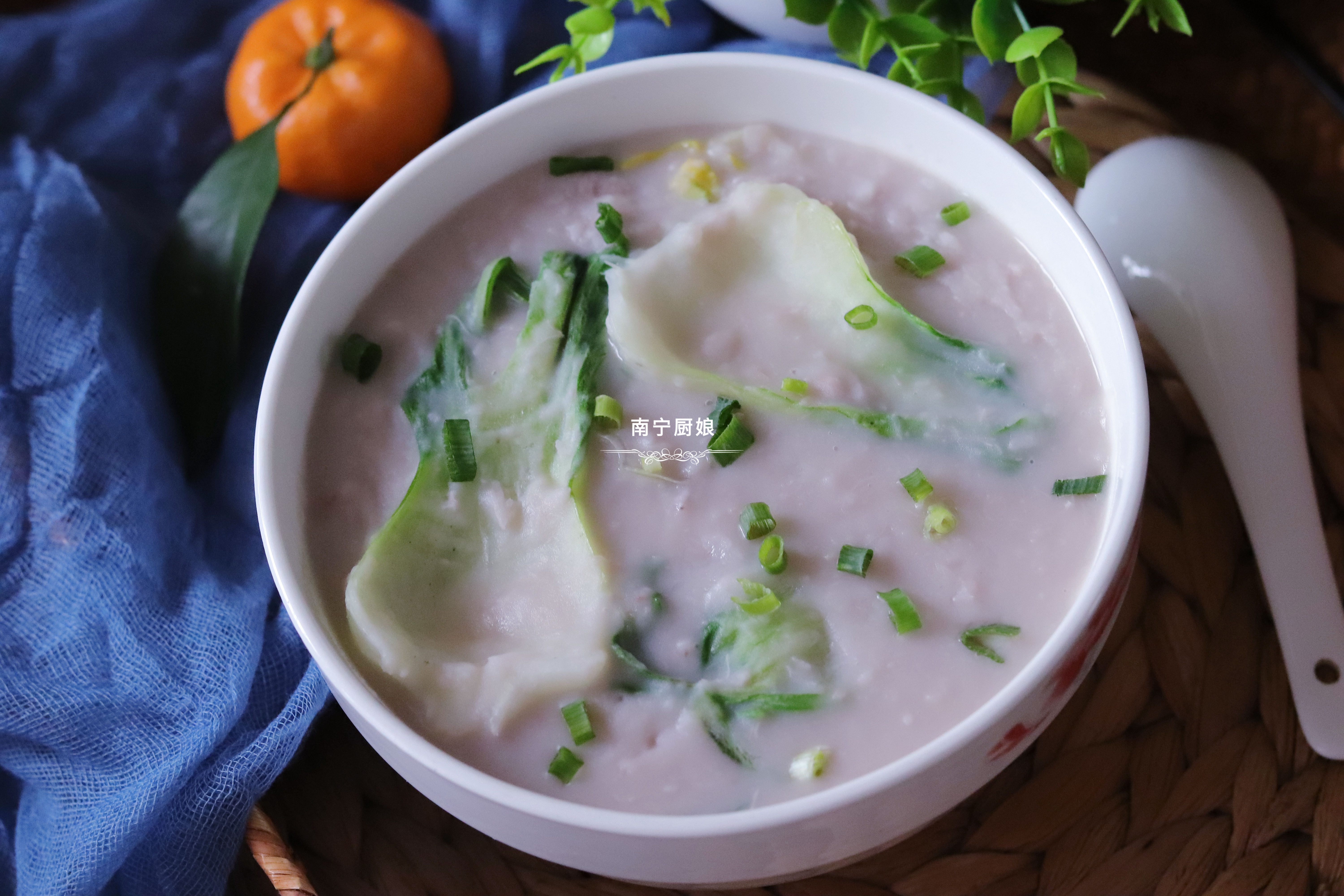 这道汤最近火了，天气越冷越想喝，鲜香爽滑，我们家隔三差五就做