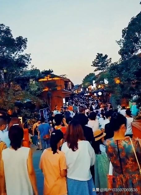 大连日本风情街卖过期啤酒原视频,大连日本风情街售卖过期啤酒