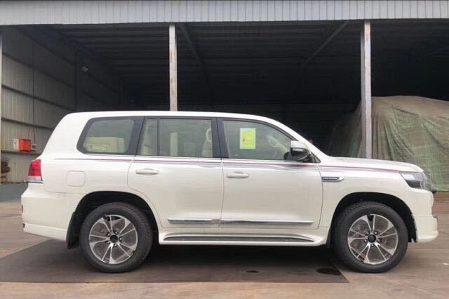 陆巡和x5哪个更值得入手,新款陆巡4.0l运动版