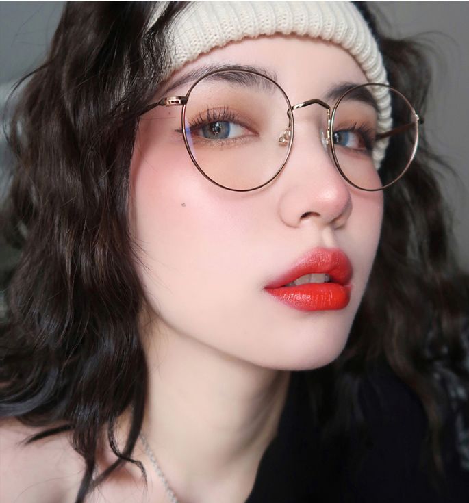 戚薇推荐的红色口红,最近戚薇晒出一款小金条口红