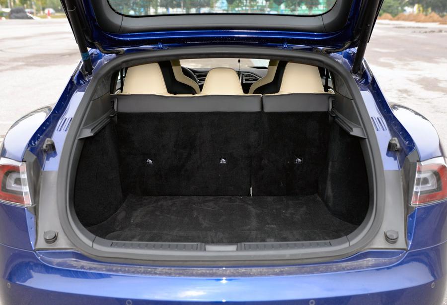 女车主说车,女车主说为什么买特斯拉