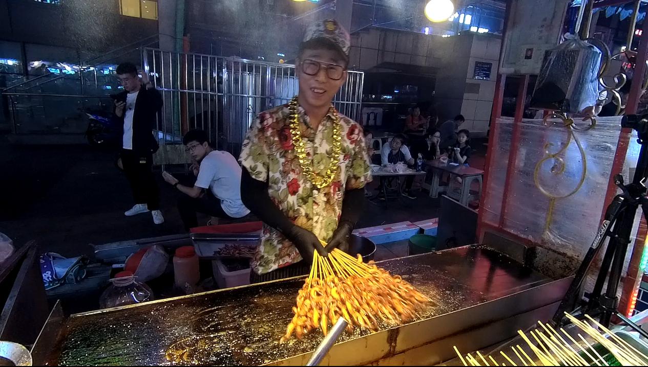 李村夜市小吃街在哪,李村夜市小吃街摊位费