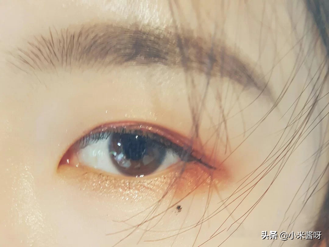 眼角下面的痣怎么画,眼角的痣怎么画用水笔画