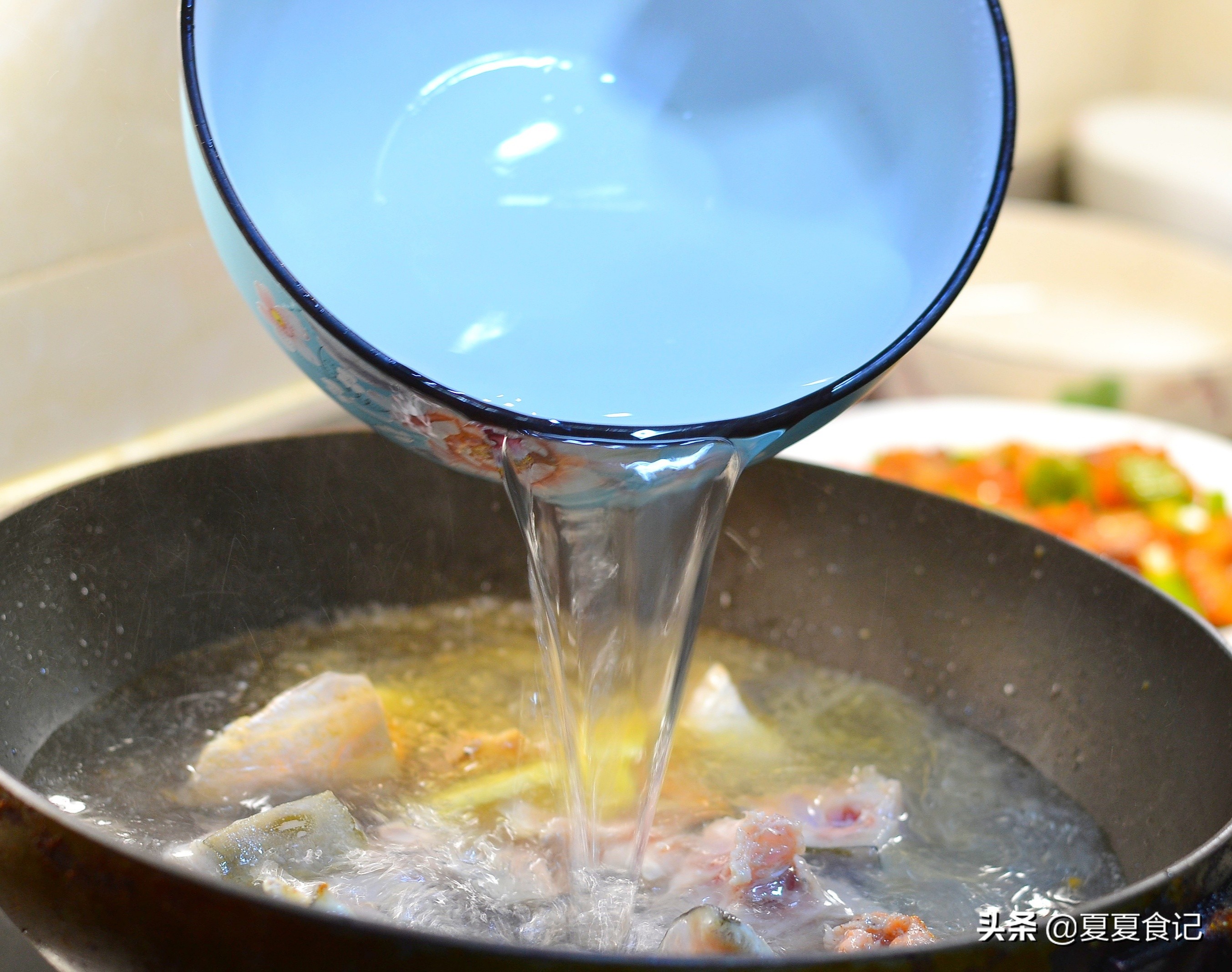 三文鱼头煮汤怎么做汤好喝,简易又美味的三文鱼头汤做法