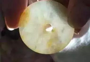 人养玉玉也养人对吗,为什么人可以养玉玉可以养人呢