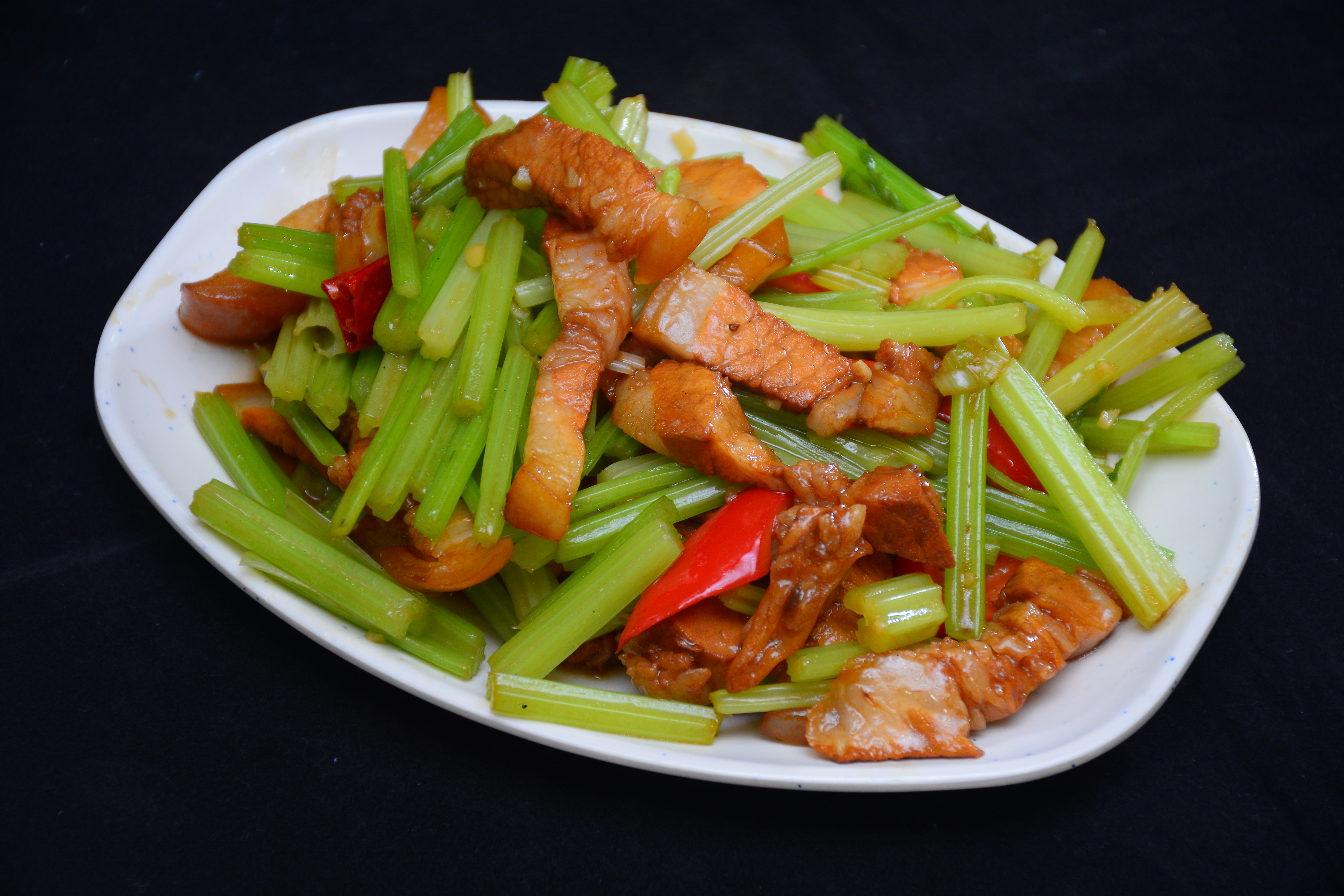 芹菜鸡肉、栗子牛肉原来不能一起吃!4对食材不能同食,长见识