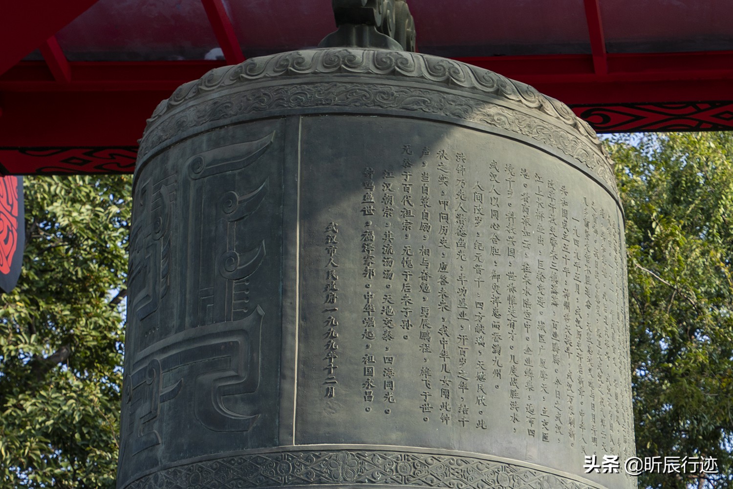 黄鹤楼千禧钟旁边的葫芦,黄鹤楼千禧钟多少钱一个