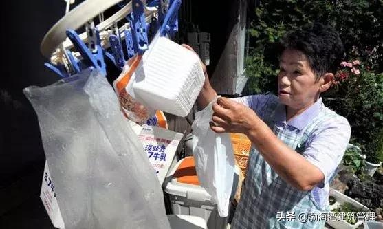 靠捡树叶年入千万的事儿，在日本这个小镇……