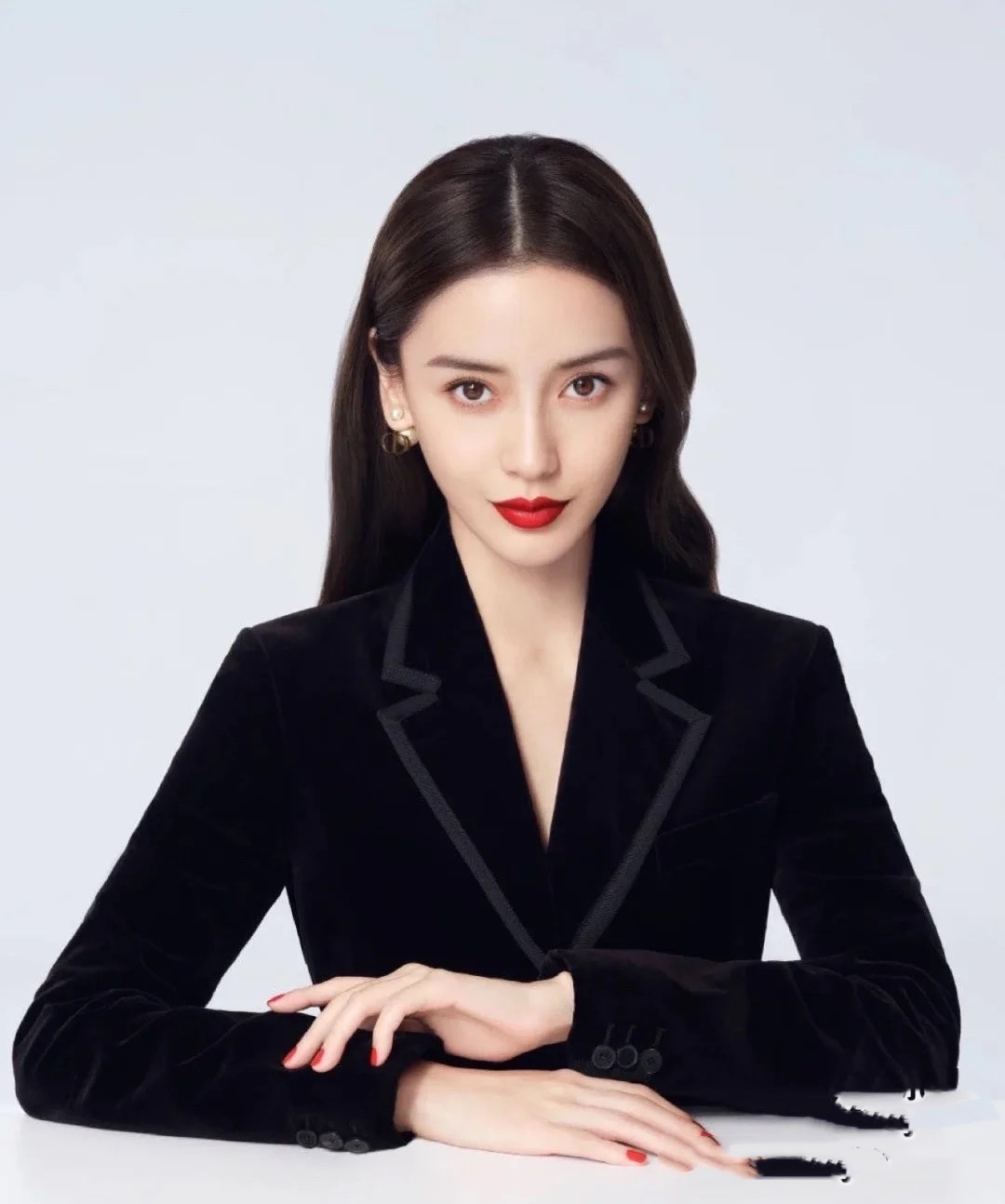 迪奥999哑光跟丝绒的区别,迪奥999丝绒和哑光怎么区别