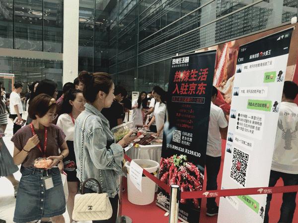 凌晨5点从尼罗河空运到昆明的小龙吓店,居然在卖ysl口红,只要28