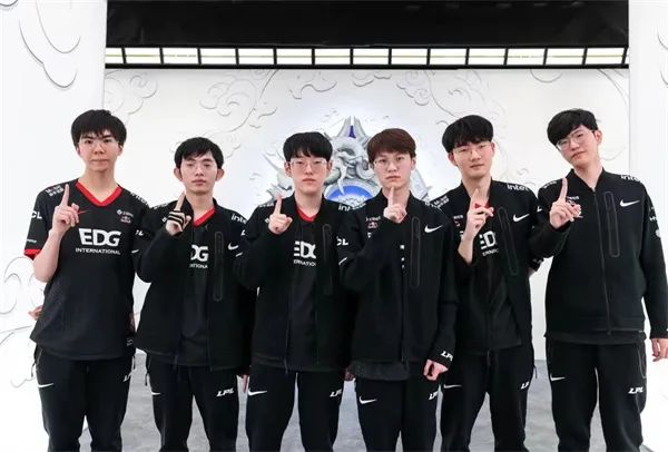 edg朋友圈两级反转,edg刷屏是什么意思