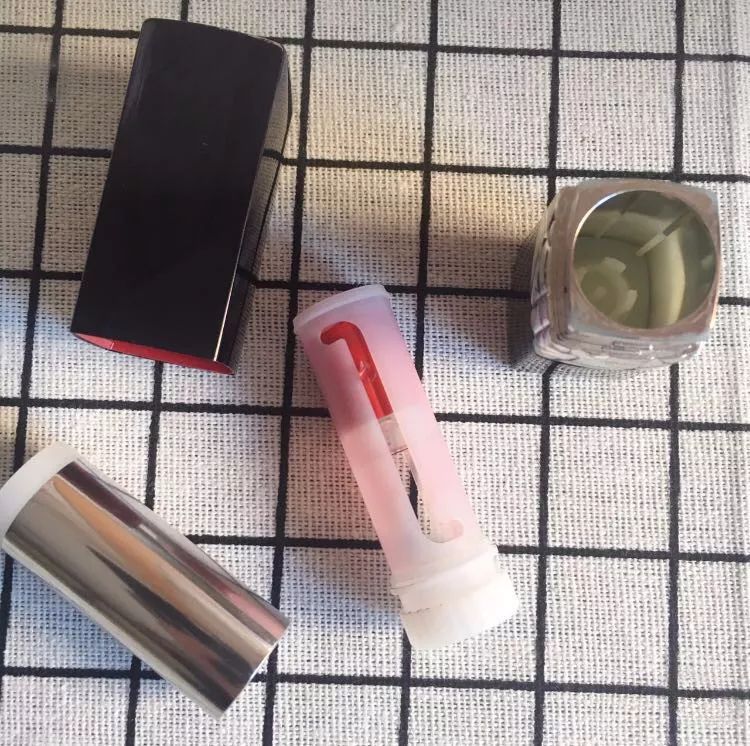 用完的口红千万别丢 (用完的口红别丢它们还有隐藏惊喜)
