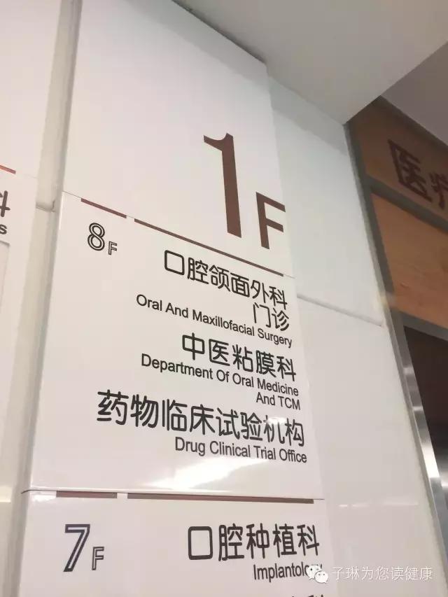 为什么有的人嘴笑起来裂得很大,为什么嘴角老是裂开喉咙痛鼻涕红