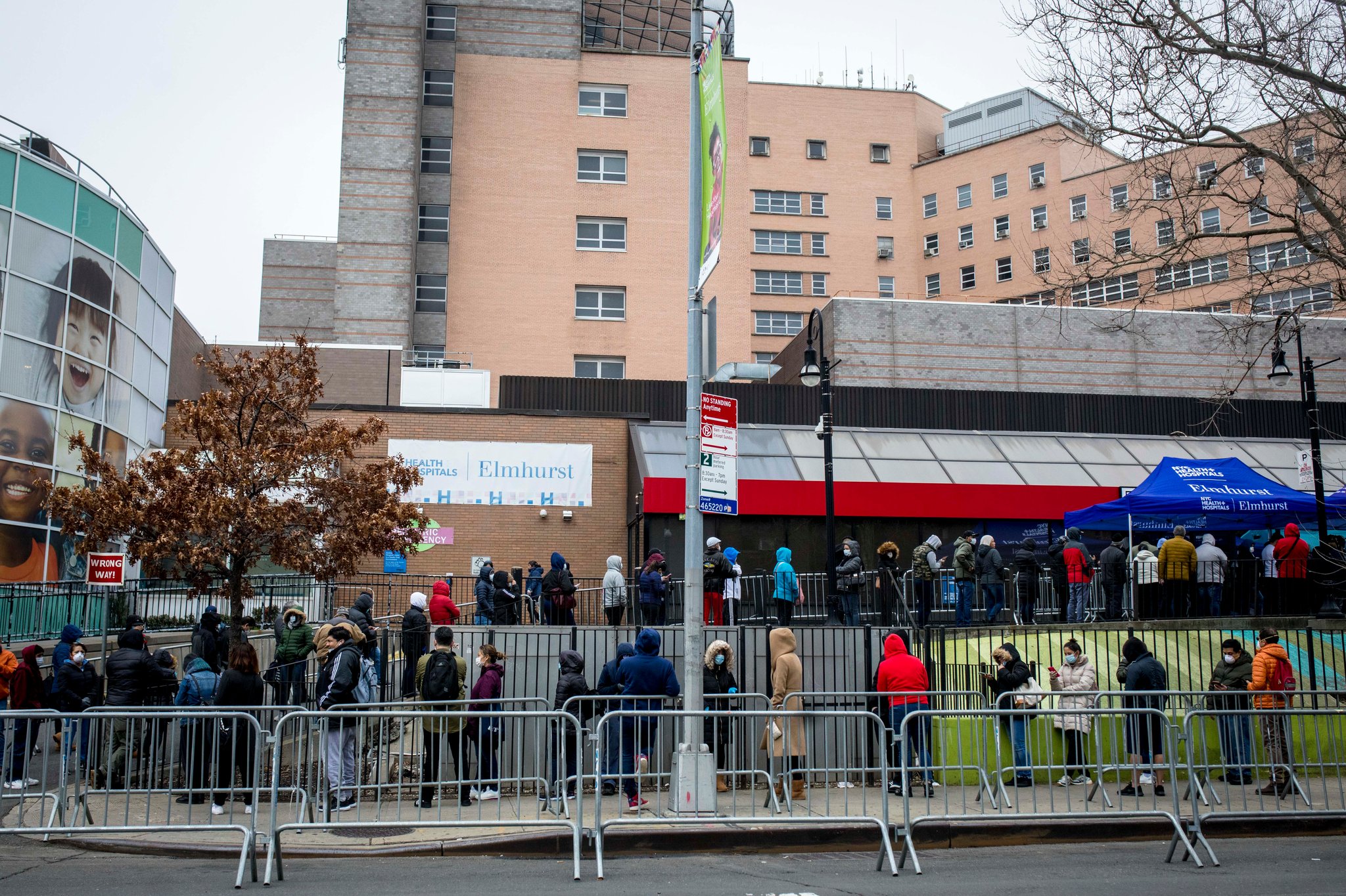 特写:我们都是被送到了屠宰场,同事在倒下,恐惧席卷纽约医院