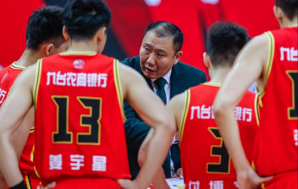 吉林男篮17人大名单出炉，三进两出队魂离队，阵容结构大大改善