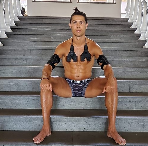 卡洛斯和c罗脚力谁厉害,卡洛斯大腿大还是c罗大腿大