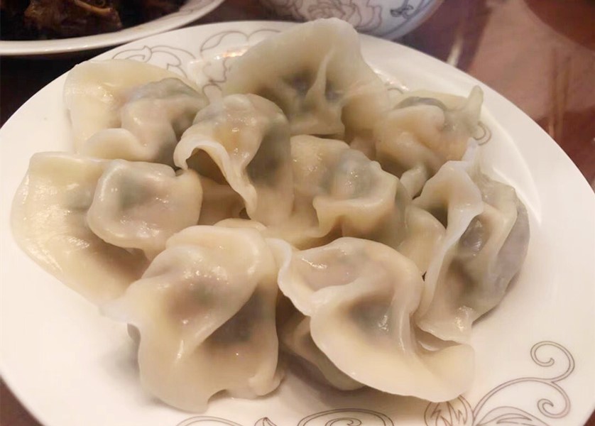 冰箱冷冻的饺子用开水煮多久能熟,冷水煮冻饺子的正确方法