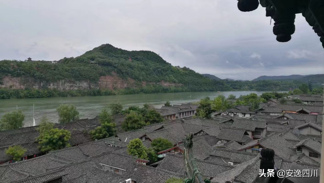 四川南充女孩怀念奶奶：寄天堂花开的地方