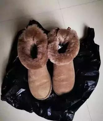 买了一双鞋收到一双鞋垫,买了双鞋子商家发了双袜子