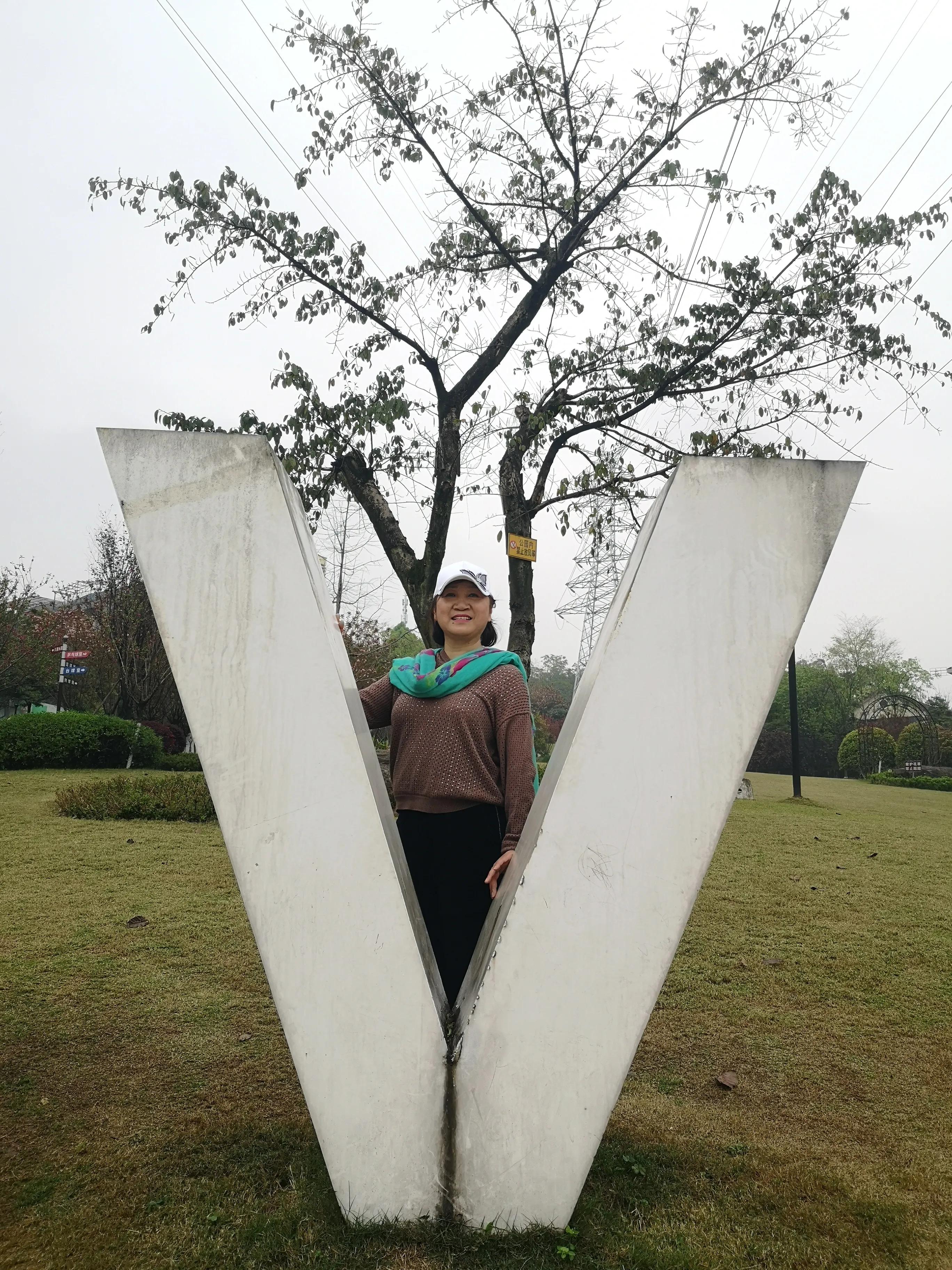 春游和姐妹踏青,春游踏青姐妹拍照