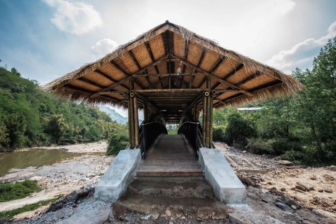 85后香港博士，为重庆人修了一座桥，上万村民请神仙加持